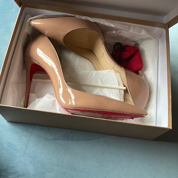 Christian Louboutin 100 Nude Patent Size 40.5